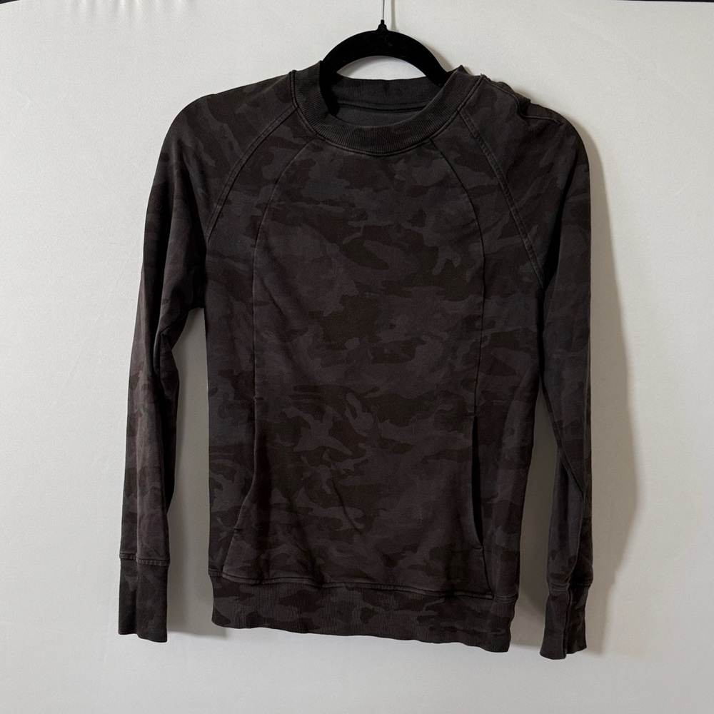 Lululemon Camouflage Long Sleeve Scuba Crewneck Sweatshirt